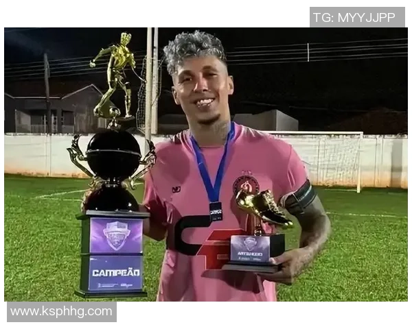 足球巨星化身篮球球员展现全能运动才华引发球迷热议 足球巨星化身篮球球员展现全能运动才华引发球迷热议