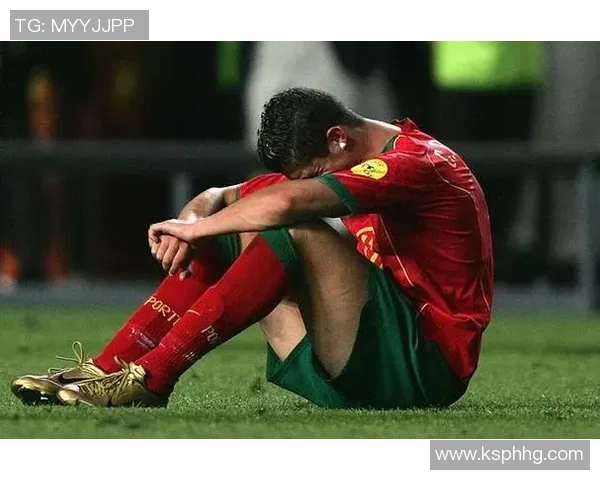 追随足球巨星C罗的足迹探索明星背后的真实故事与梦想 追随足球巨星C罗的足迹探索明星背后的真实故事与梦想